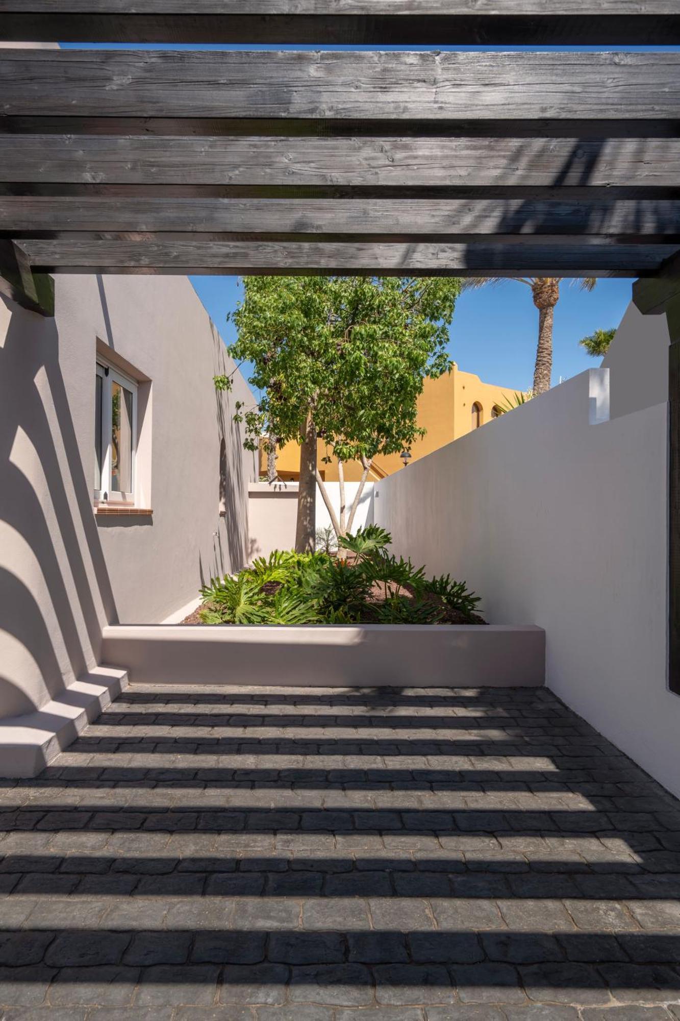 Villa Tropico - Design House With Pool In Коралео Екстериор снимка